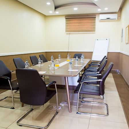 Crossroads Hotel Lilongwe Eksteriør bilde