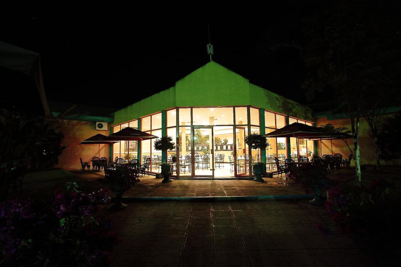 Crossroads Hotel Lilongwe Eksteriør bilde